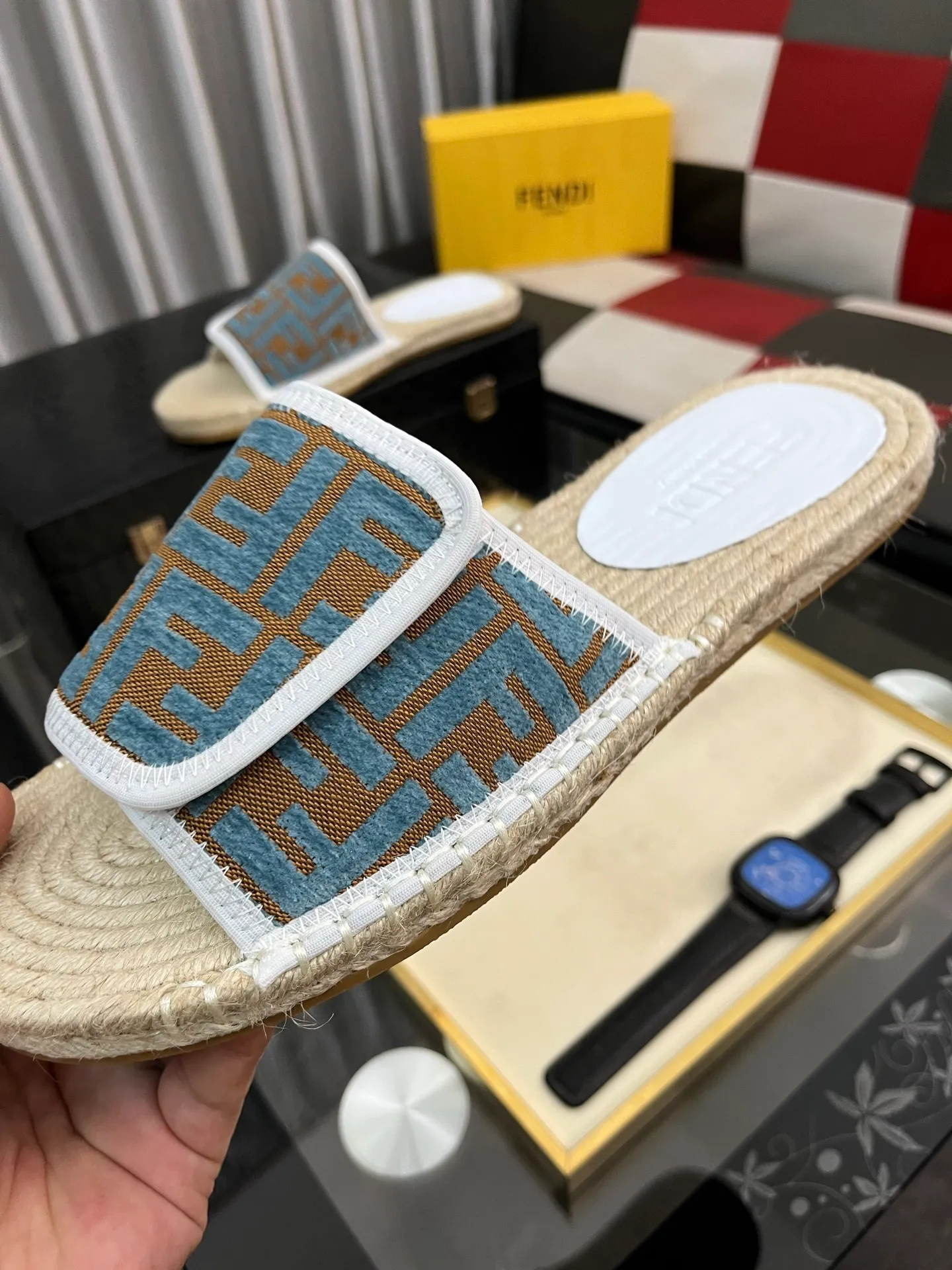 Men's shoes💰320⌚️⌚️[FENDI~Fendi slippers] High-end men's shoes brand official website 1:1 latest masterpiece: original mold customization, fabrics made of imported original materials, upgraded outsole, lighter, top quality in the market, simple and tasteful, a must-have for fashionistas, fashion is at your feet, full of confidence, the same style at the counter👍The season of summer slippers is here. Yardage: 38-44. Can be customized45.46.47